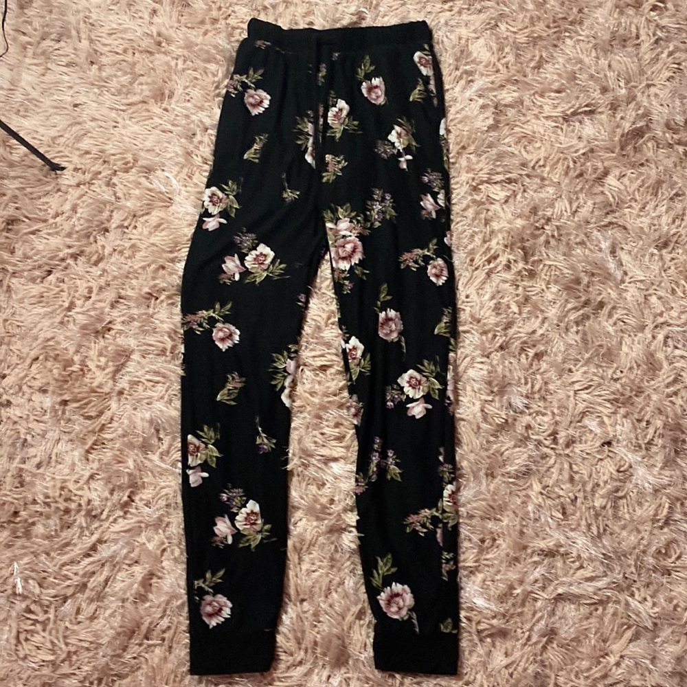 Mudd polyester stretch fit jeggings. SIZE S